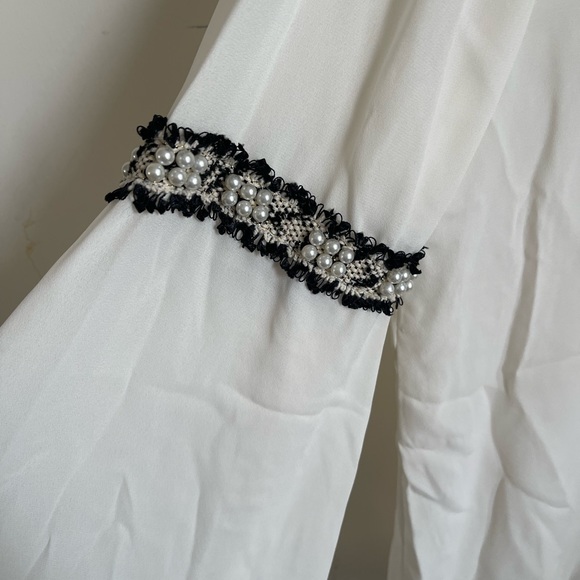 Zara blouse with lace and Pearl - Picture 4 of 5